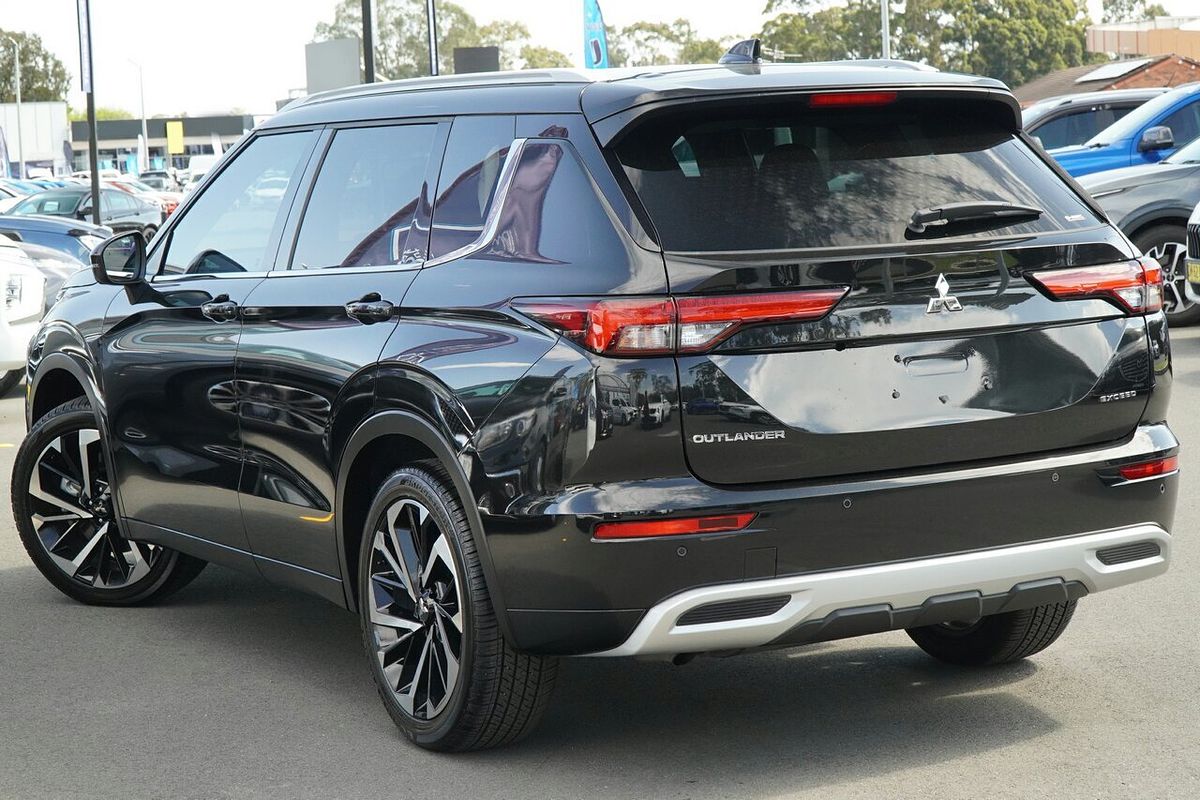 2024 Mitsubishi Outlander Exceed ZM