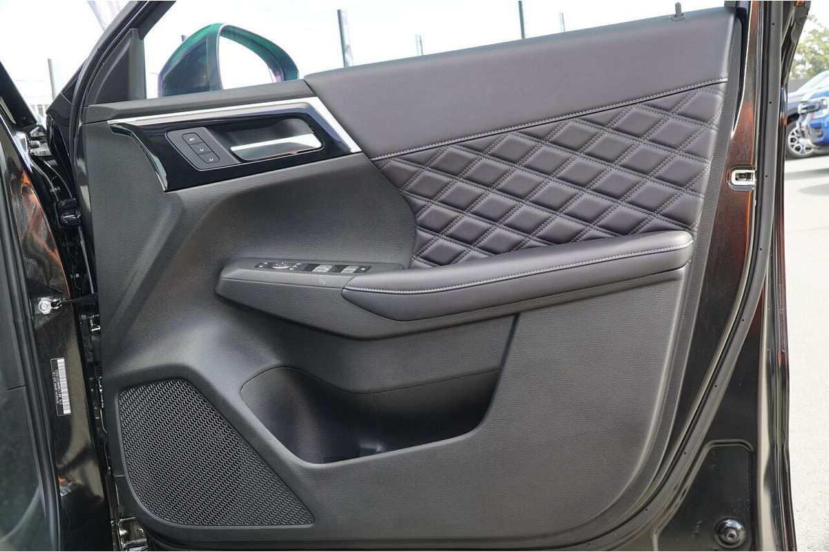 2024 Mitsubishi Outlander Exceed ZM