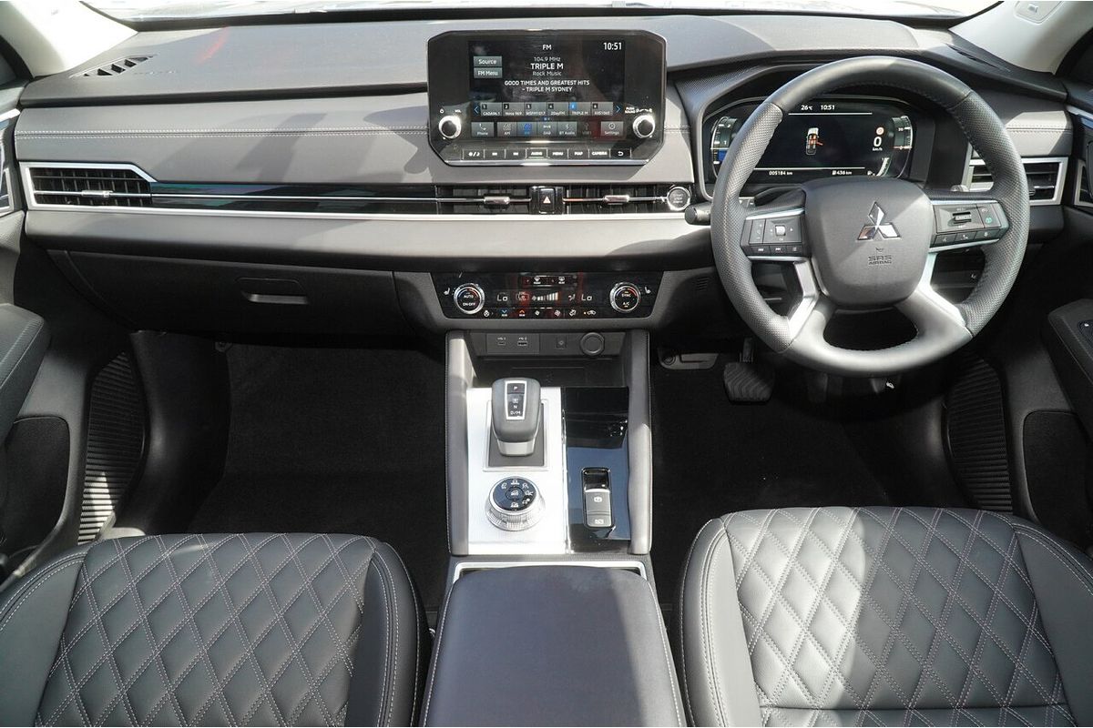 2024 Mitsubishi Outlander Exceed ZM