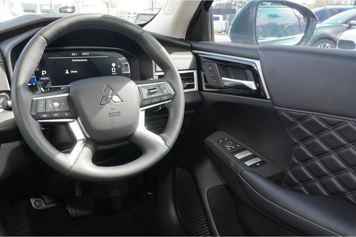 2024 Mitsubishi Outlander Exceed ZM