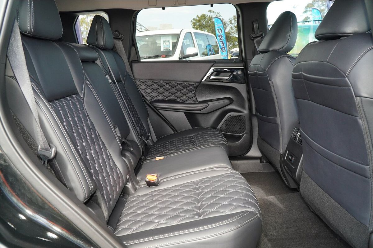 2024 Mitsubishi Outlander Exceed ZM
