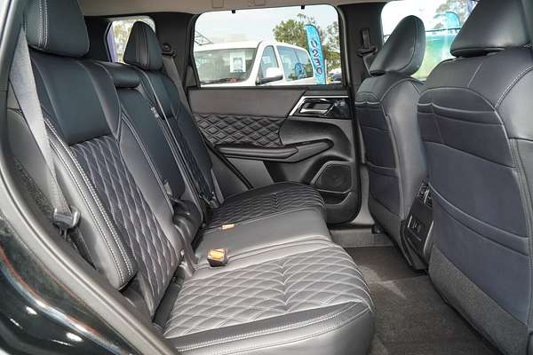 2024 Mitsubishi Outlander Exceed ZM