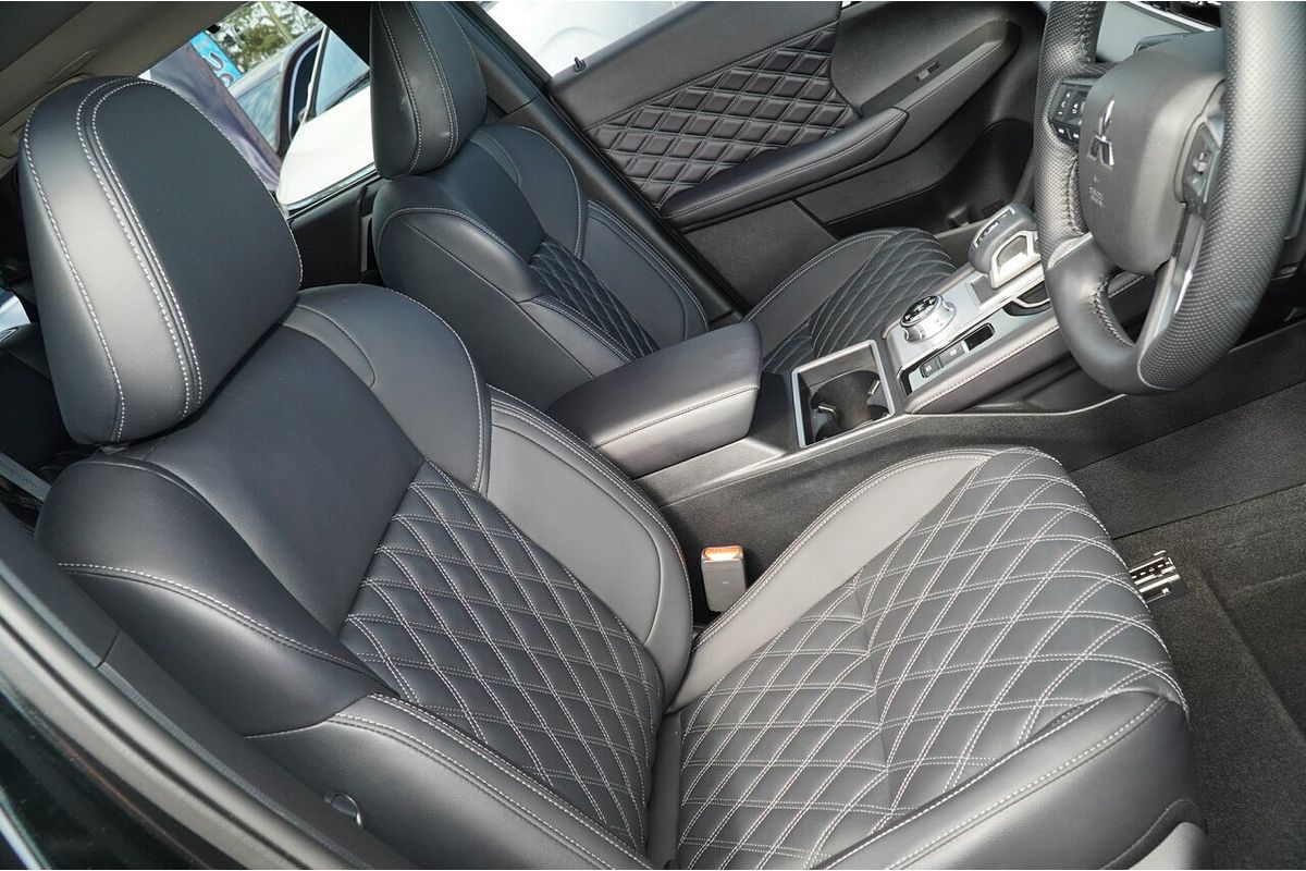 2024 Mitsubishi Outlander Exceed ZM
