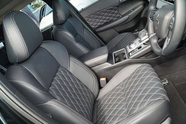 2024 Mitsubishi Outlander Exceed ZM
