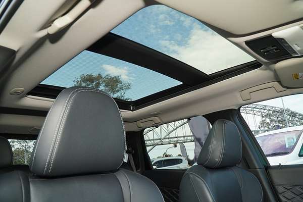 2024 Mitsubishi Outlander Exceed ZM