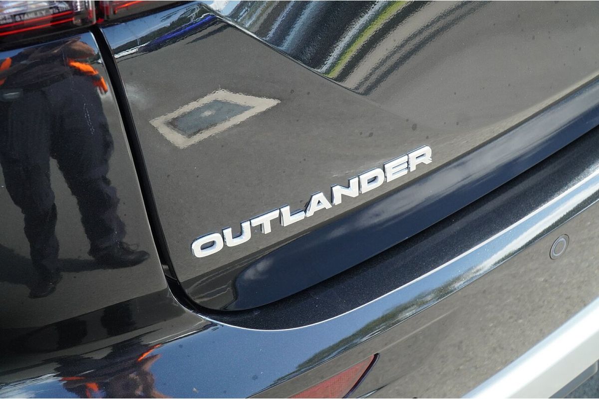 2024 Mitsubishi Outlander Exceed ZM
