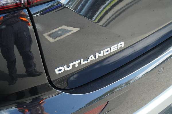 2024 Mitsubishi Outlander Exceed ZM