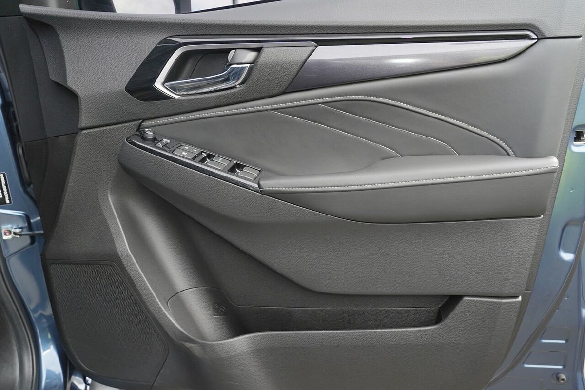 2023 Isuzu MU-X LS-T
