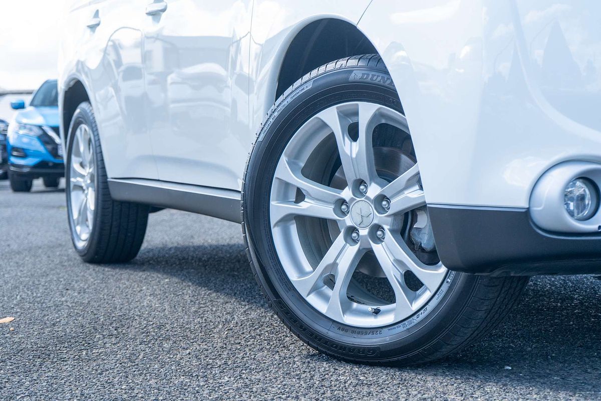 2013 Mitsubishi Outlander LS ZJ