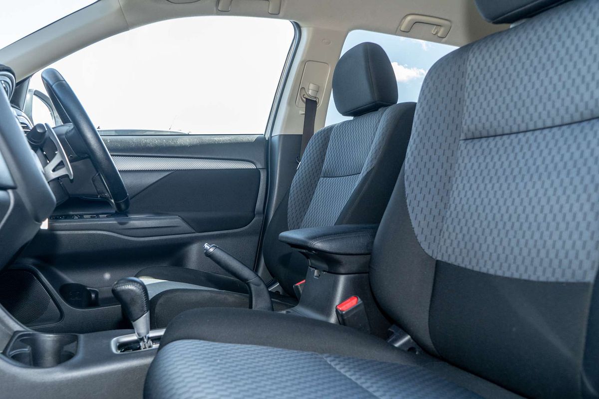 2013 Mitsubishi Outlander LS ZJ