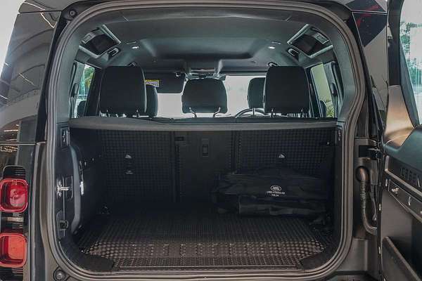 2024 Land Rover Defender 110 P400e X-Dynamic SE L663