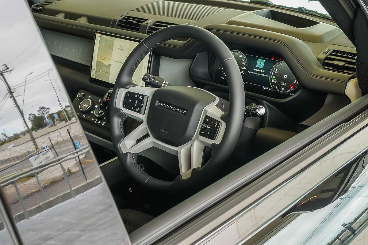 2024 Land Rover Defender 110 P400e X-Dynamic SE L663