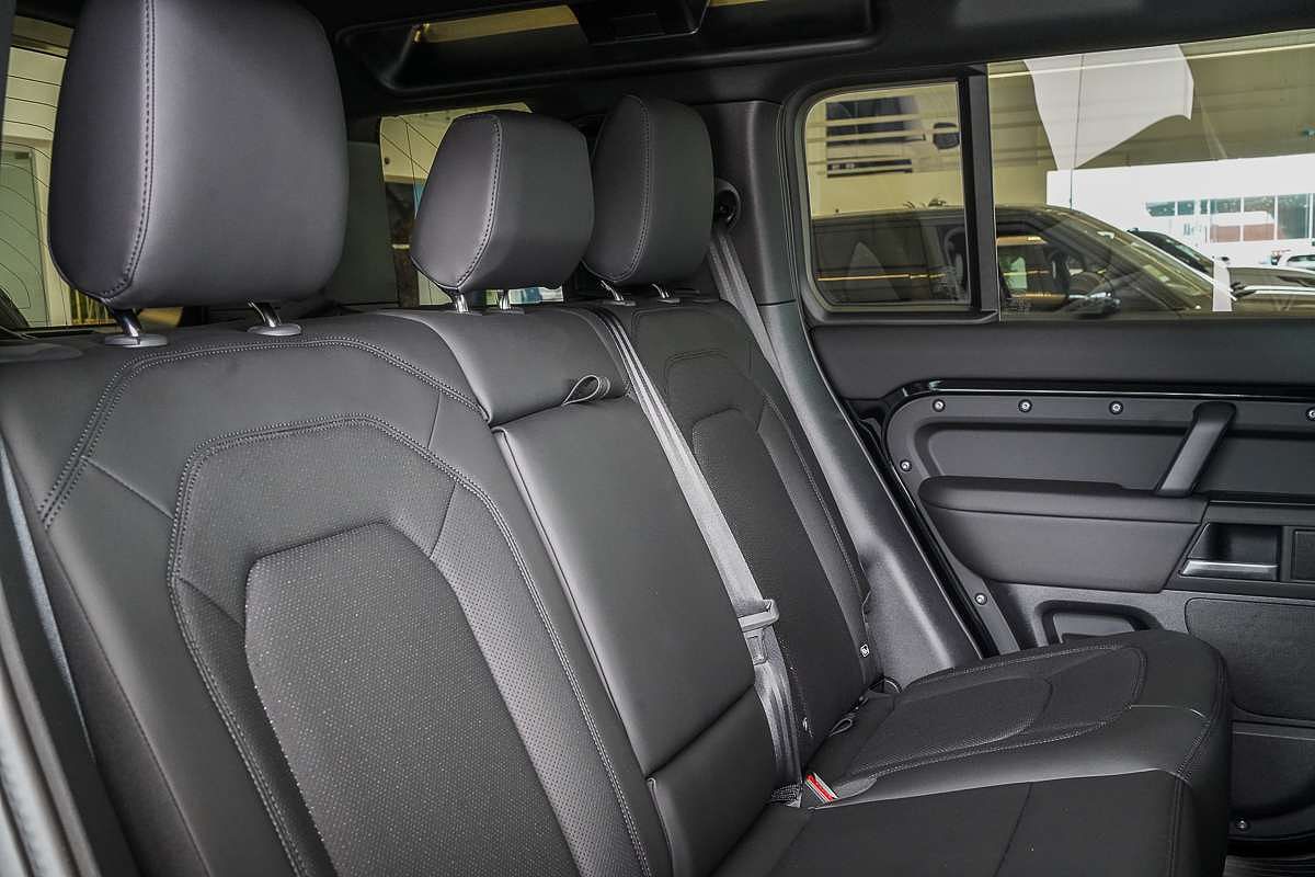 2024 Land Rover Defender 110 P400e X-Dynamic SE L663