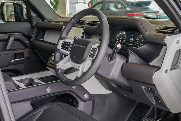 2024 Land Rover Defender 110 P400e X-Dynamic SE L663