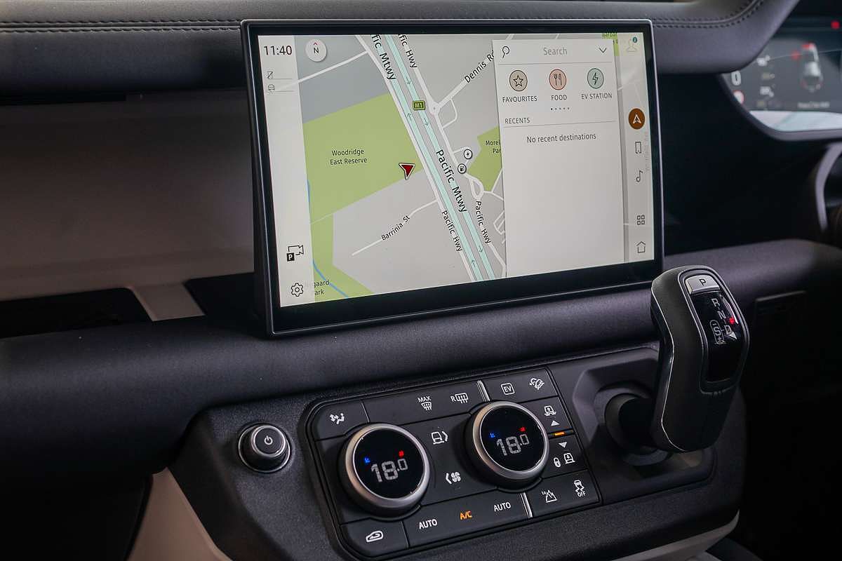 2024 Land Rover Defender 110 P400e X-Dynamic SE L663