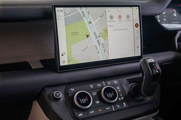 2024 Land Rover Defender 110 P400e X-Dynamic SE L663