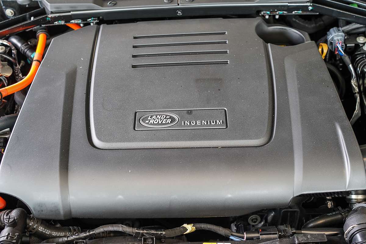 2024 Land Rover Defender 110 P400e X-Dynamic SE L663