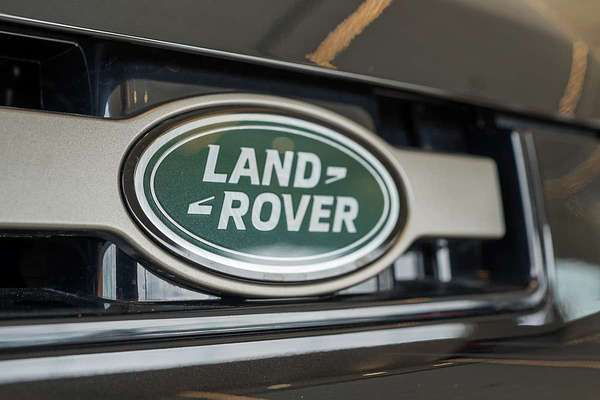 2024 Land Rover Defender 110 P400e X-Dynamic SE L663