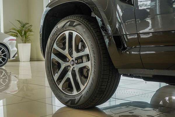 2025 Land Rover Defender 110 P400e X-Dynamic SE L663