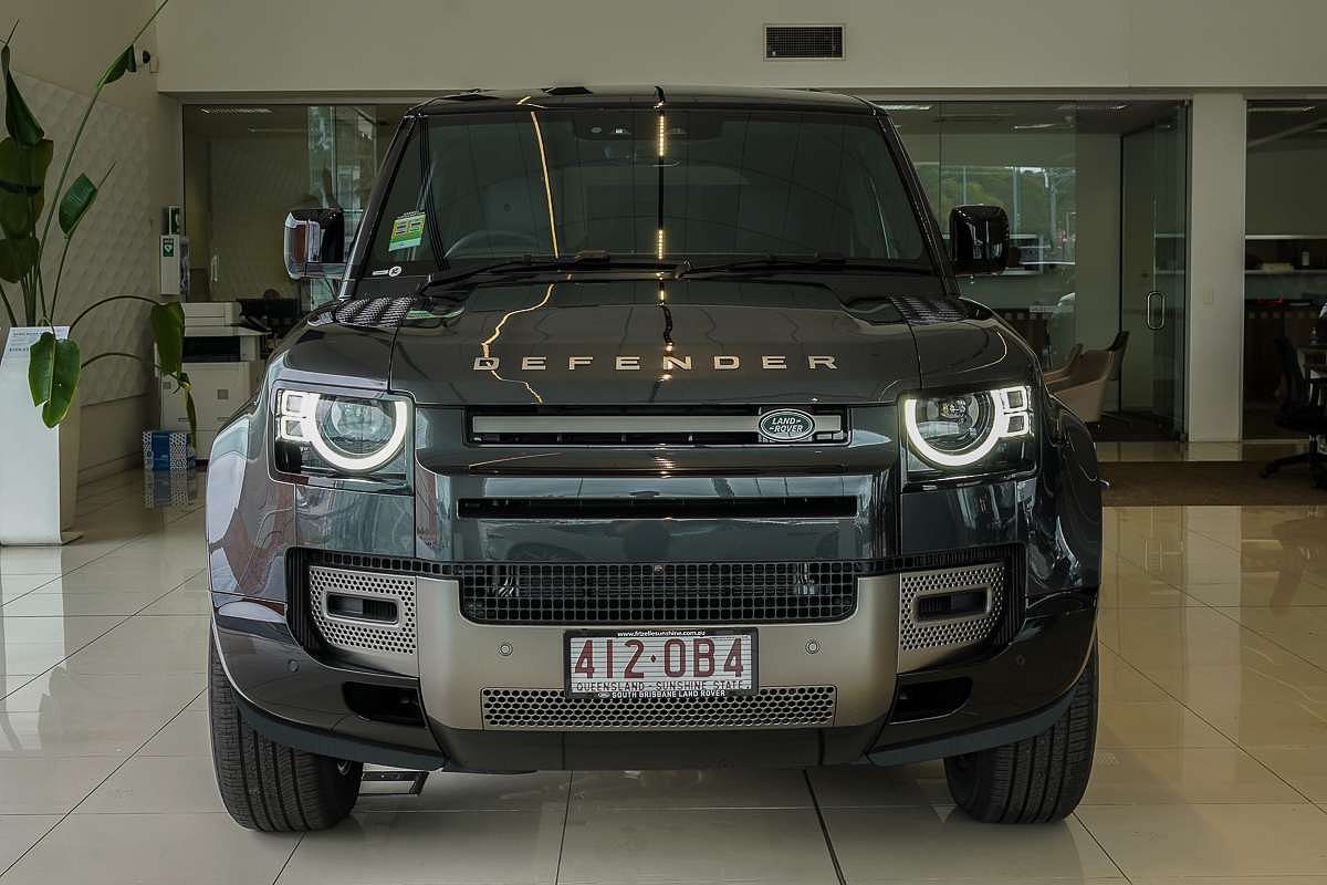 2025 Land Rover Defender 110 P400e X-Dynamic SE L663