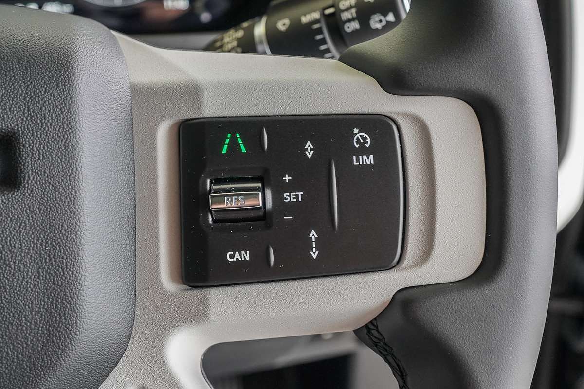 2025 Land Rover Defender 110 P400e X-Dynamic SE L663