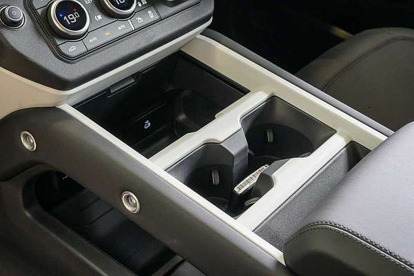 2025 Land Rover Defender 110 P400e X-Dynamic SE L663