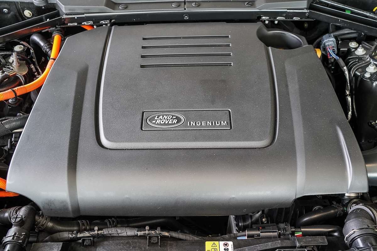 2025 Land Rover Defender 110 P400e X-Dynamic SE L663