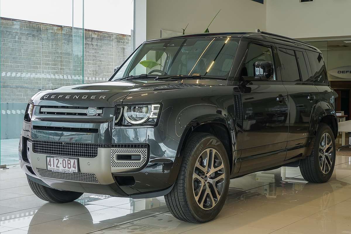 2025 Land Rover Defender 110 P400e X-Dynamic SE L663