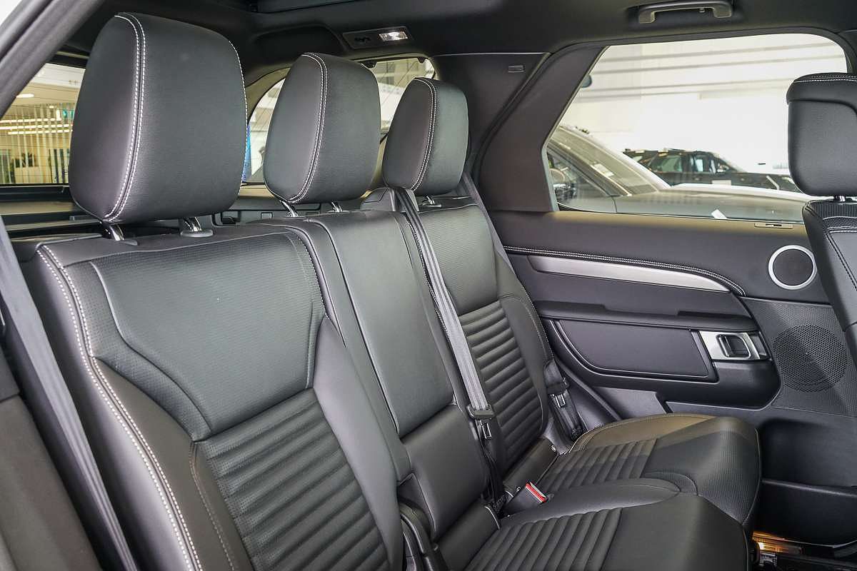 2024 Land Rover Discovery D350 Dynamic SE Series 5