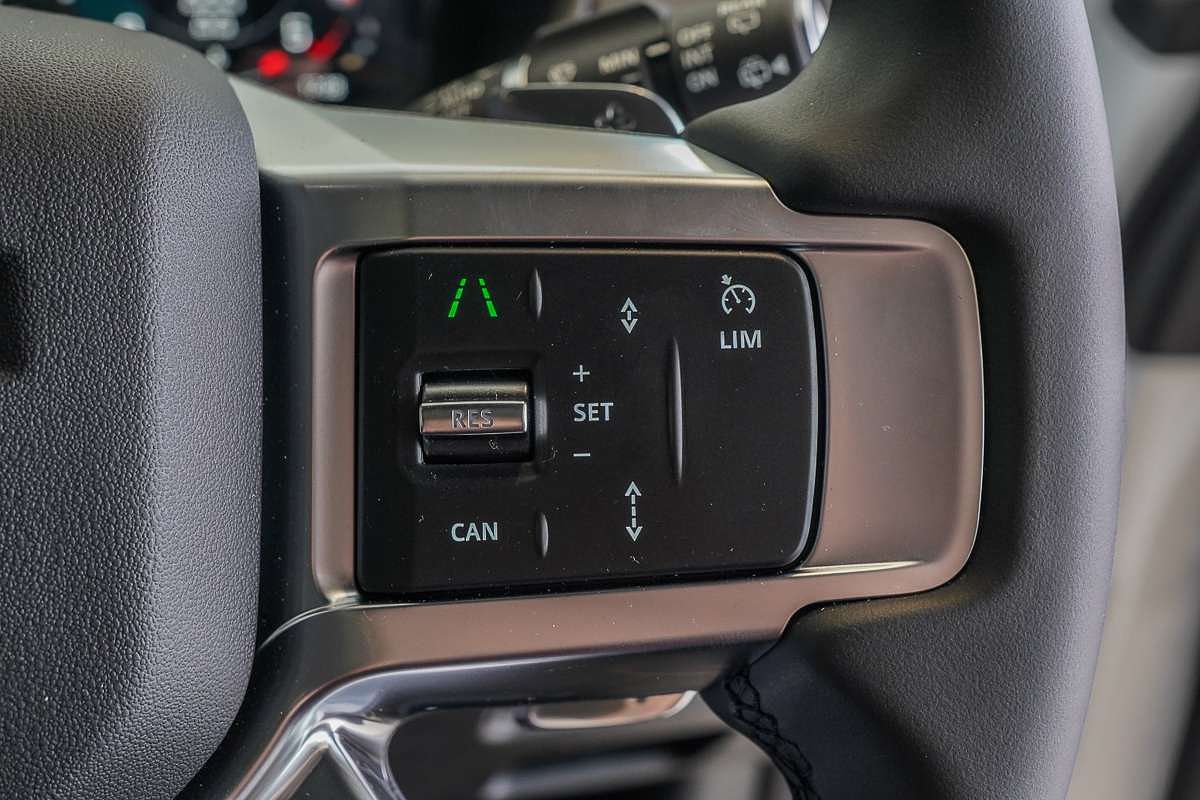 2024 Land Rover Discovery D350 Dynamic SE Series 5