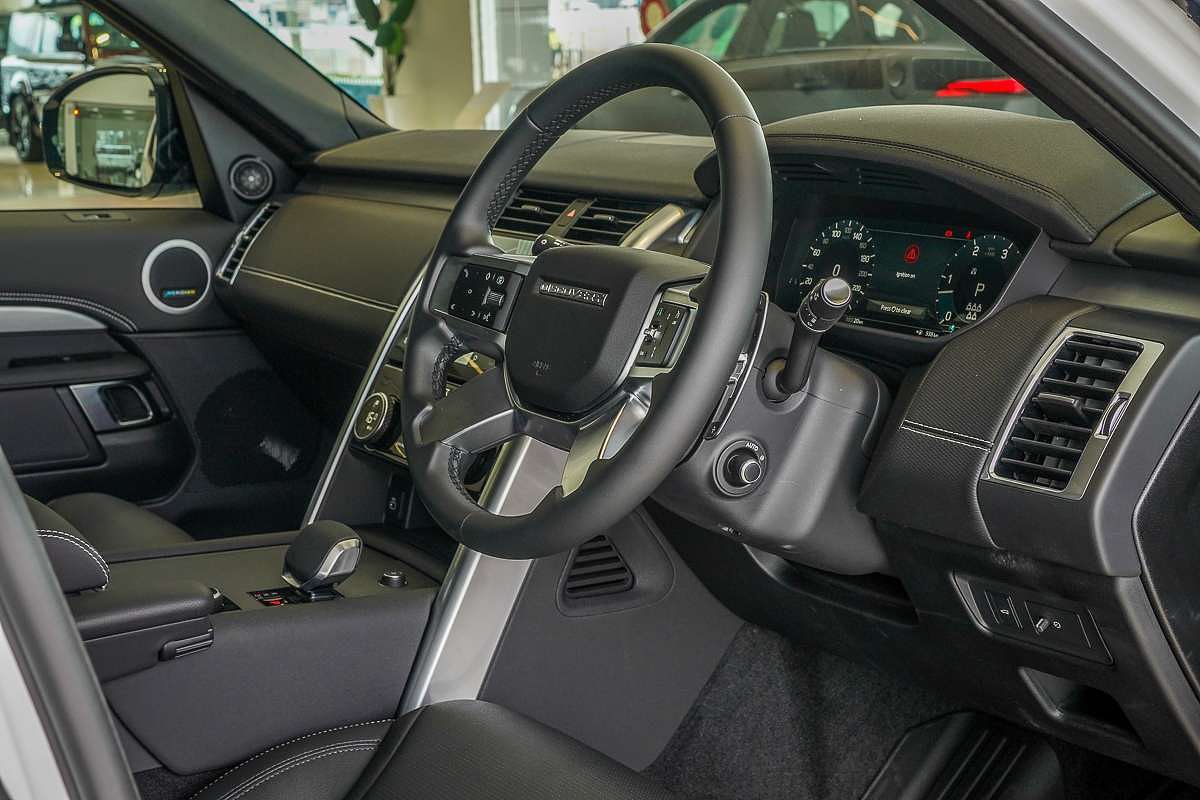 2024 Land Rover Discovery D350 Dynamic SE Series 5