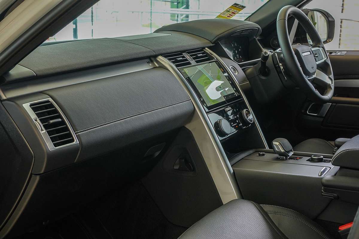 2024 Land Rover Discovery D350 Dynamic SE Series 5
