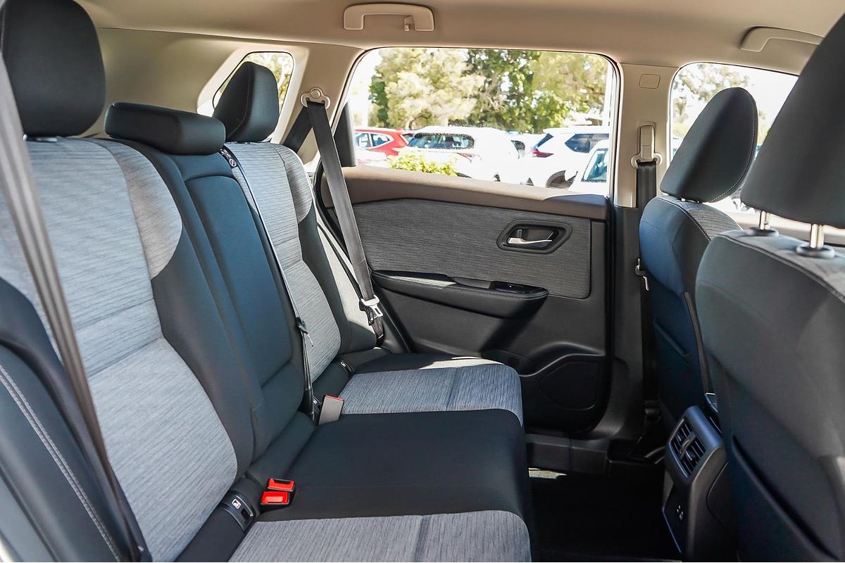 2024 Nissan X-TRAIL ST T33