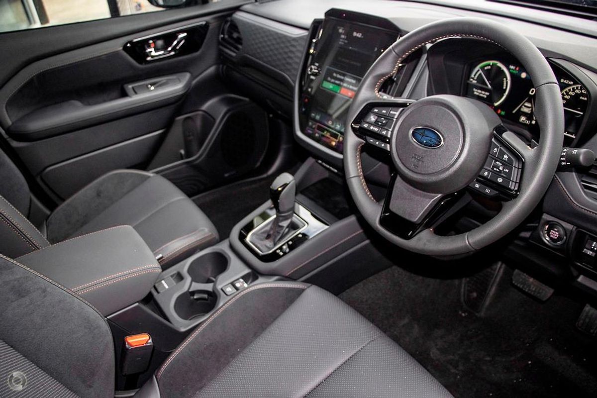2025 Subaru Forester Hybrid Touring S6
