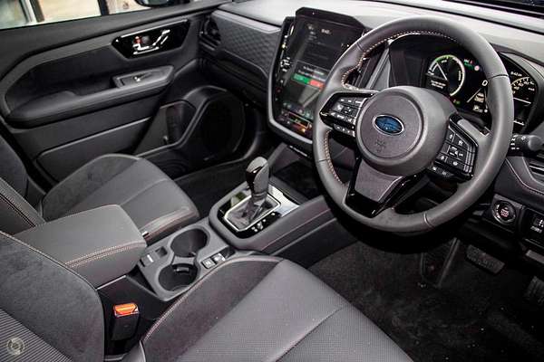 2025 Subaru Forester Hybrid Touring S6