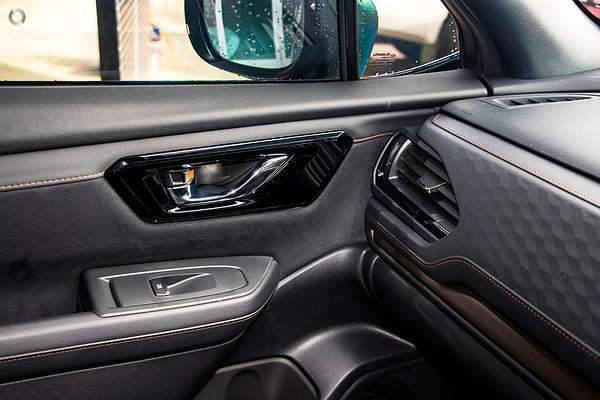 2025 Subaru Forester Hybrid Touring S6