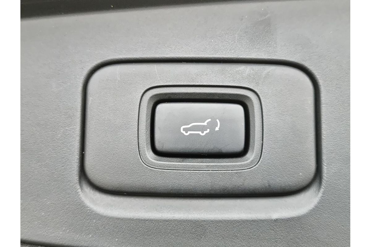 2024 Isuzu MU-X LS-T