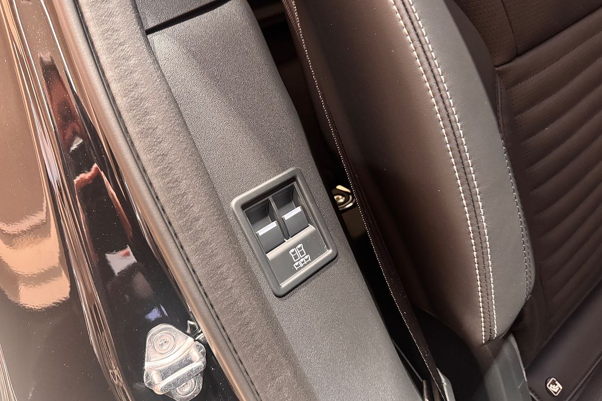 2025 Land Rover Discovery D350 Dynamic HSE Series 5