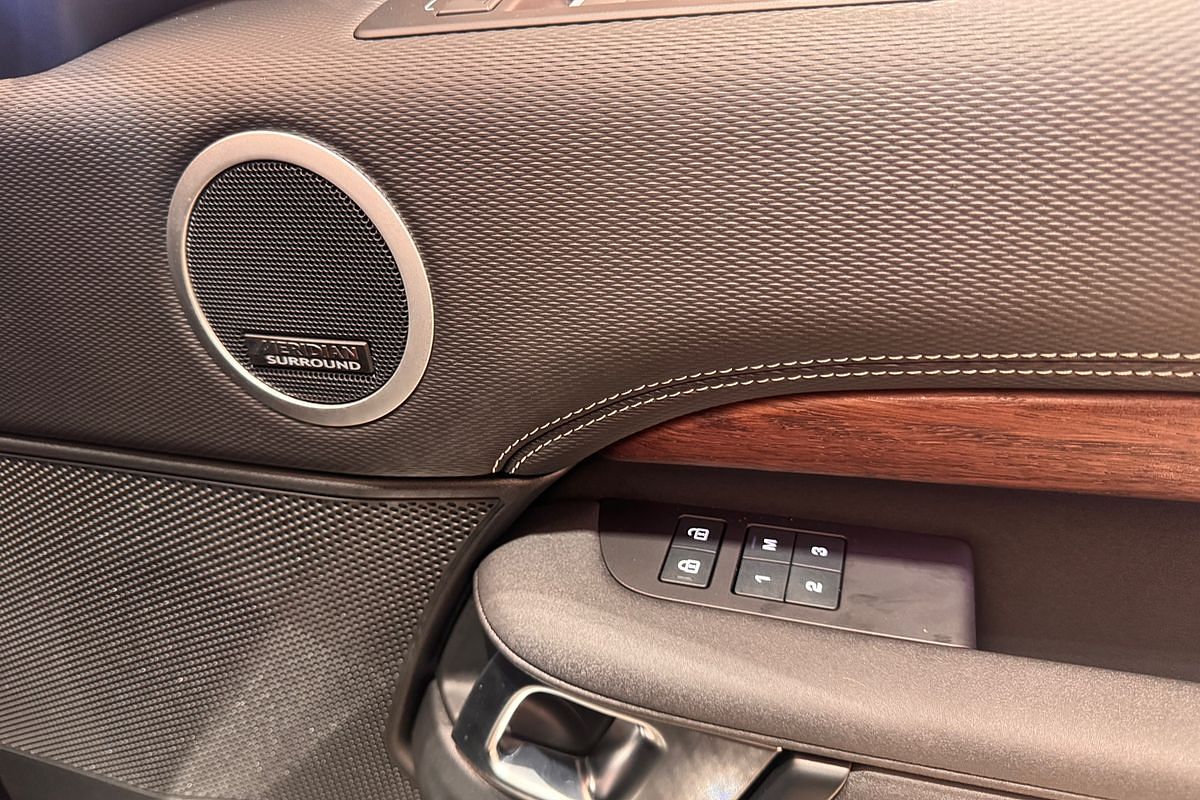 2025 Land Rover Discovery D350 Dynamic HSE Series 5