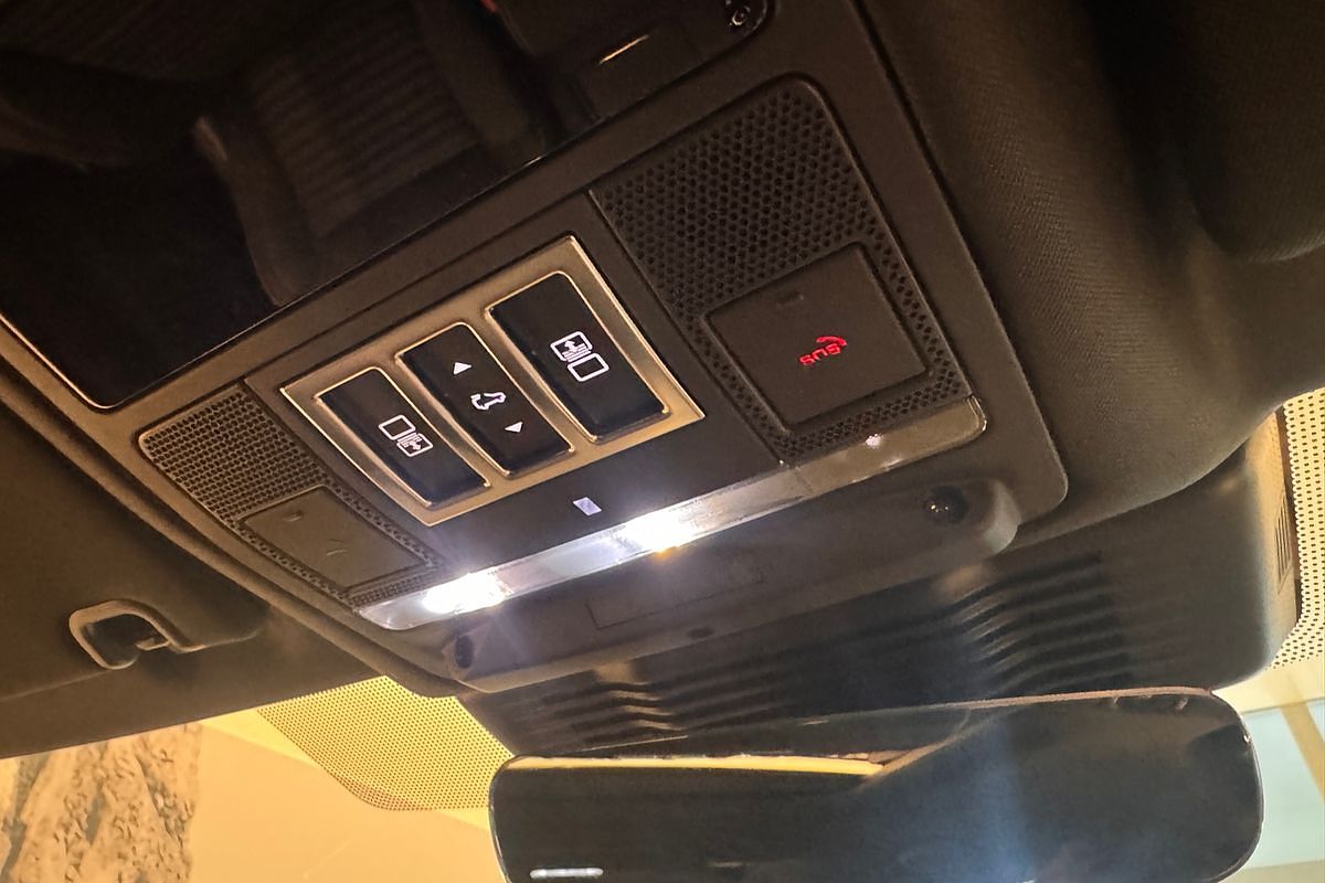 2025 Land Rover Discovery D350 Dynamic HSE Series 5