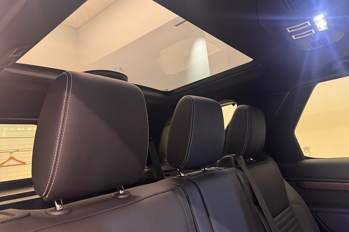 2025 Land Rover Discovery D350 Dynamic HSE Series 5