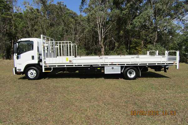 2017 Isuzu F Series FRR107-210 4x2 LWB