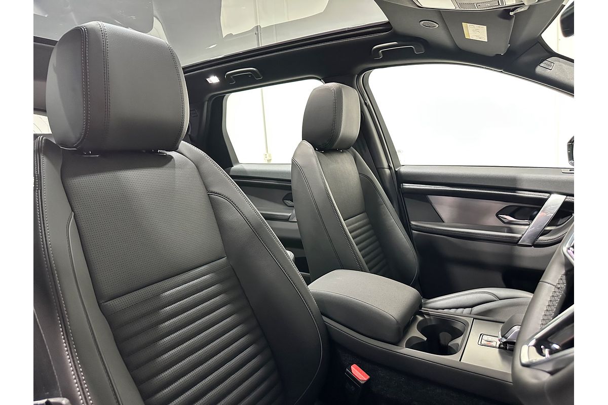2025 Land Rover Discovery Sport P250 Dynamic SE L550