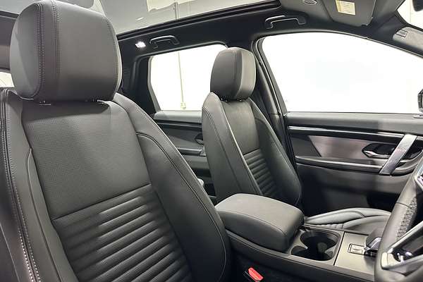 2025 Land Rover Discovery Sport P250 Dynamic SE L550