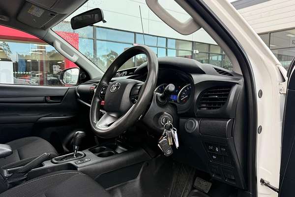 2017 Toyota Hilux SR GUN126R 4X4