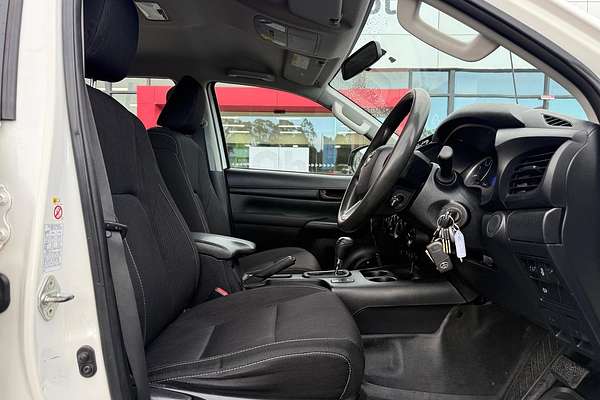 2017 Toyota Hilux SR GUN126R 4X4