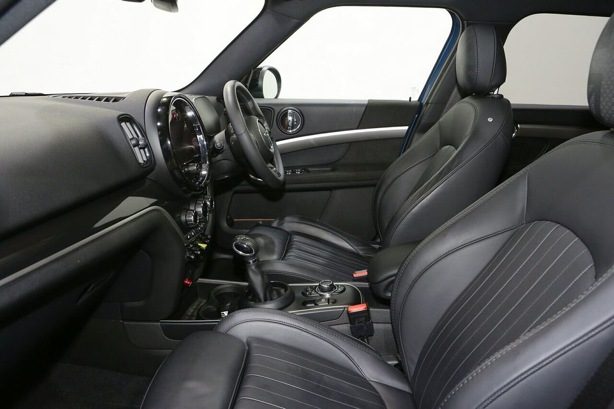 2022 MINI Countryman The Cooper SE MINI Yours F60 LCI