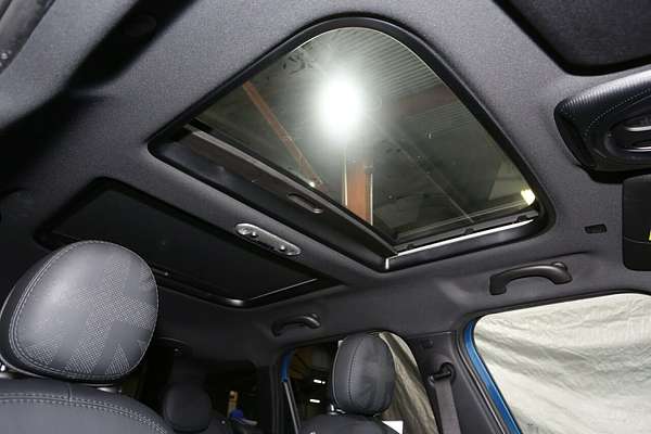 2022 MINI Countryman The Cooper SE MINI Yours F60 LCI