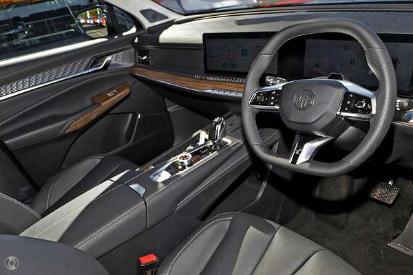 2025 MG QS Essence IS31