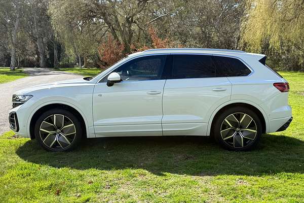 2024 Volkswagen Touareg 210TDI R-Line RC
